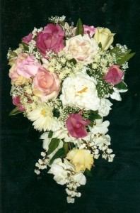 CASCADE BOUQUET WITH ROSES OF DIFFERENT SHADES